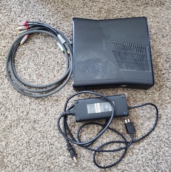 xbox Other - Microsoft Xbox 360 S 4GB Console - Black (1439).